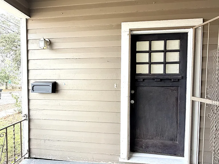 2238 Interstate Dr — Photo 2