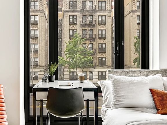 4th image of 415 W 120th St APT 4D