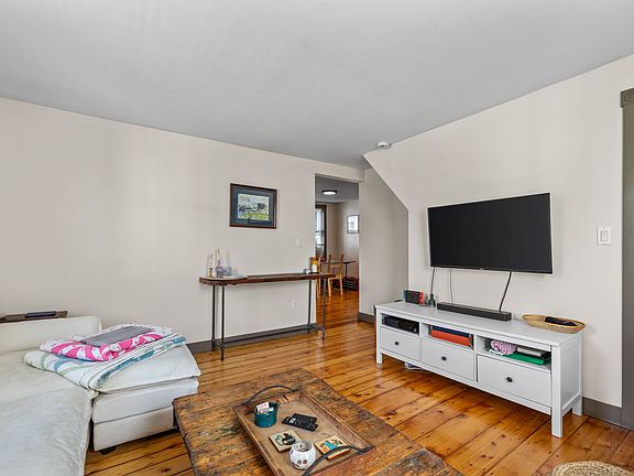 2nd image of 9 Hodges Ct Floor 2