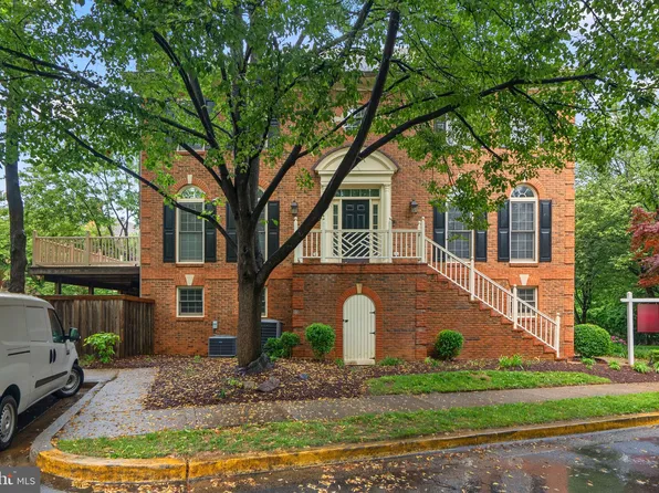 9900 Foxborough Cir, Rockville, MD 20850