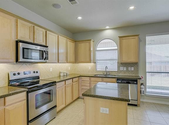 4th image of 4009 Petersburg Dr