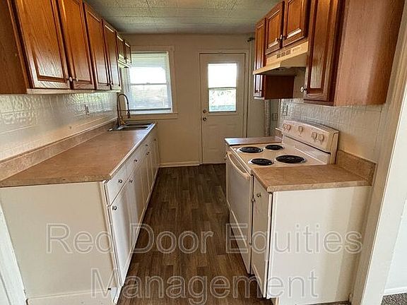 2nd image of 403 1/2 W Wheeling St