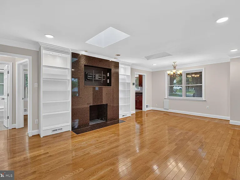 1813 Florin St — Photo 2