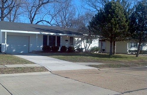 1st image of 811 Lightwood Dr