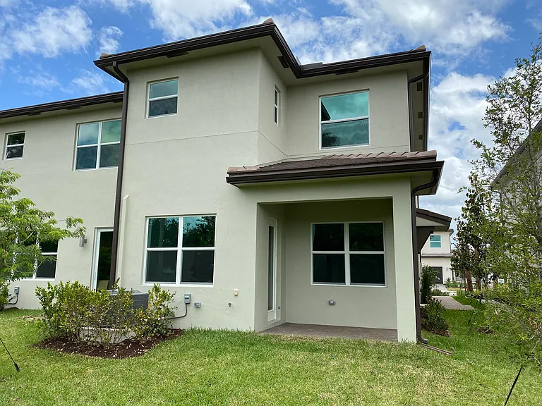 9001 Zevon Ct — Photo 2