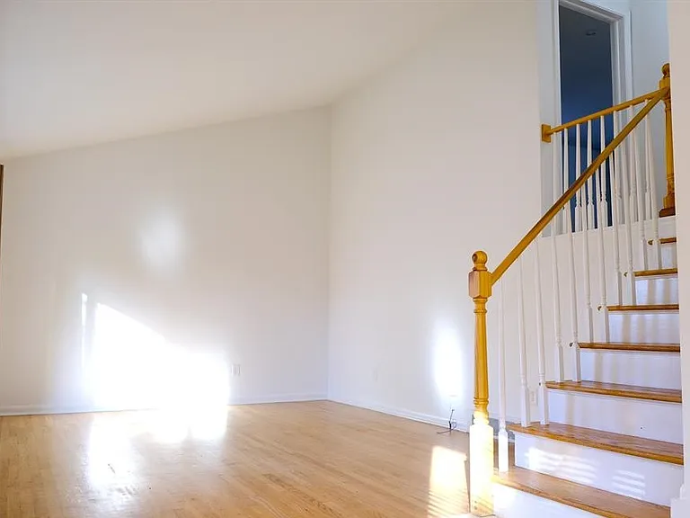118 W Lawrence Ave — Photo 9