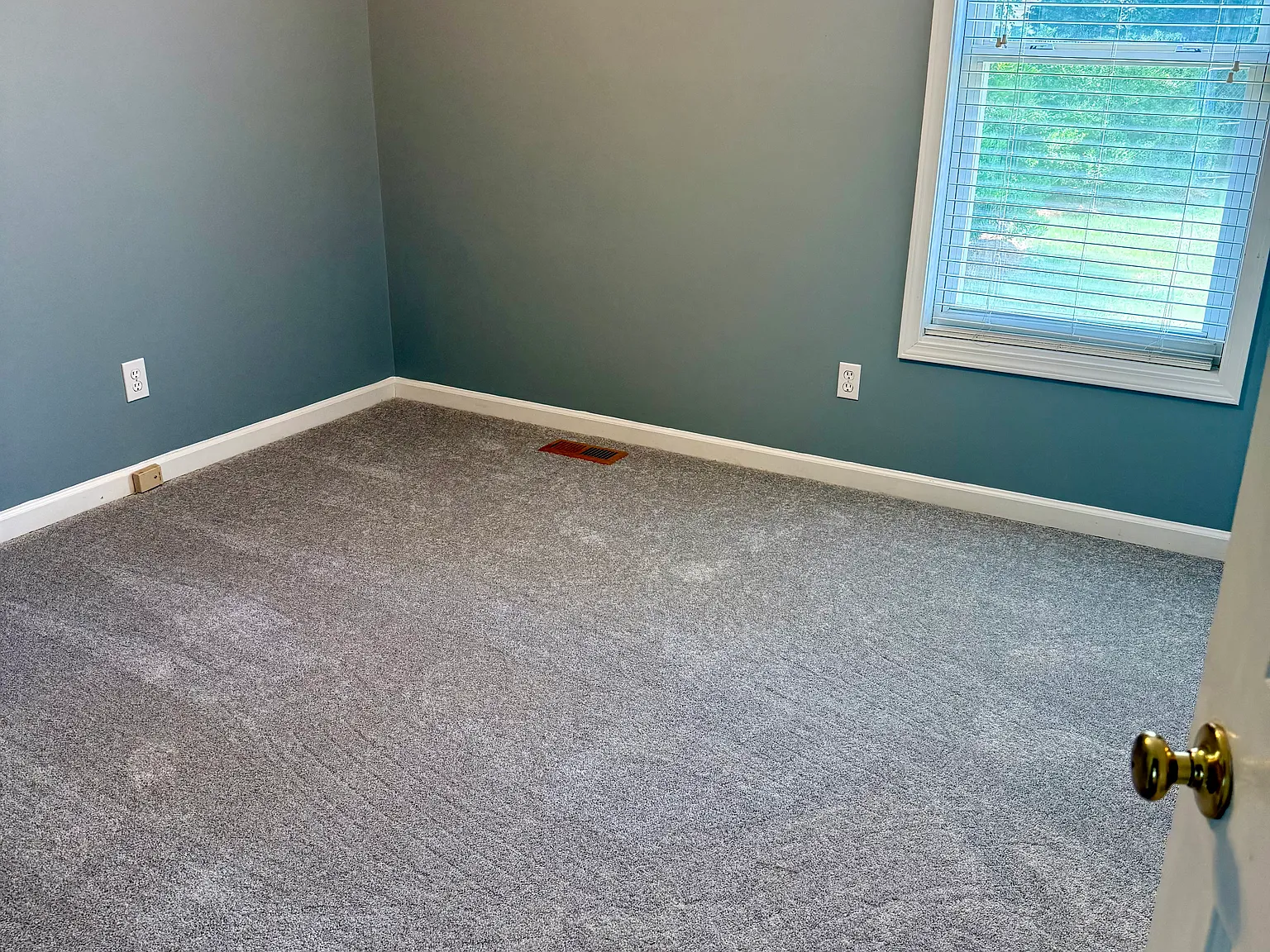 3 bed, 1200 sqft, $1,950 — Photo 2