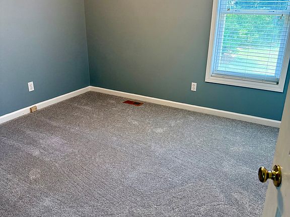 2nd image of 231 Autumnview Ct