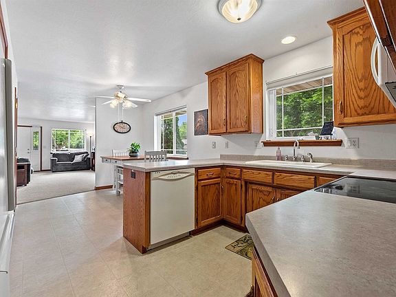 5th image of 1382 Dousman St