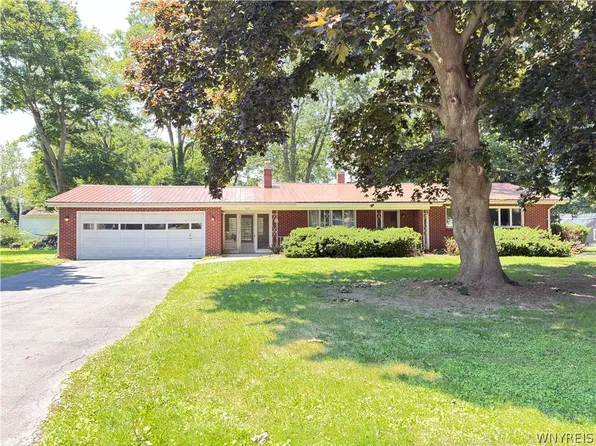 325 McChesney St, Wilson, NY 14172