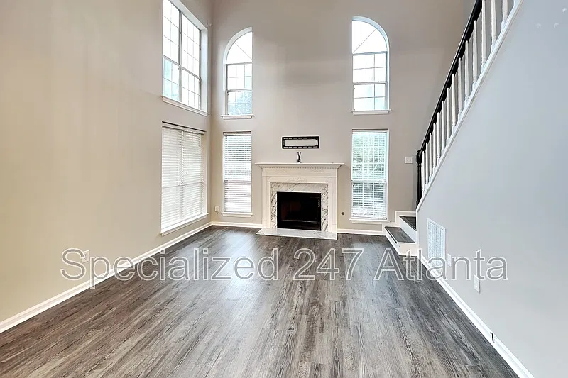 3 bed, 2.5 bath, 2580 sqft, $2,400 — Photo 4