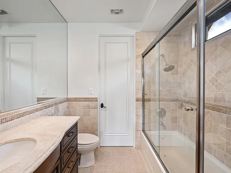 305 N Palm Dr — Photo 16