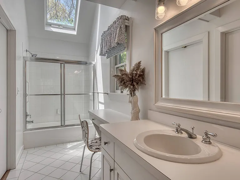 17 Emerson Pl — Photo 17