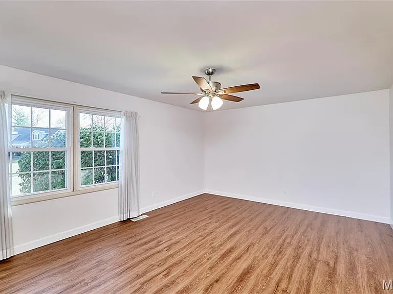 415 Trail Grove Ct — Photo 17
