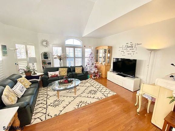 2nd image of 317 Elton Ln