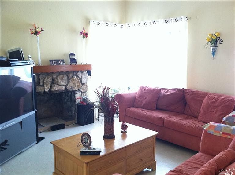 2nd image of 2725 Tuolumne St