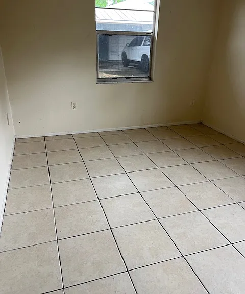 318 E Phoenix St — Photo 9