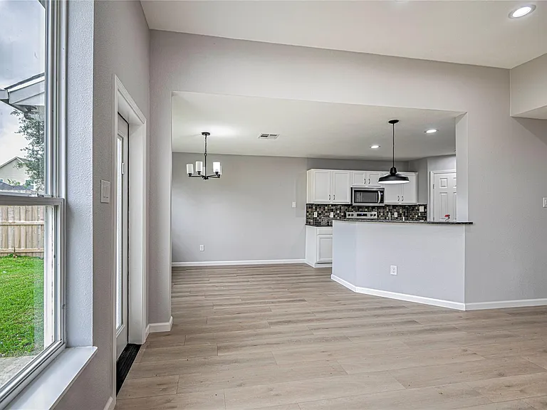 7720 Honeysuckle — Photo 11