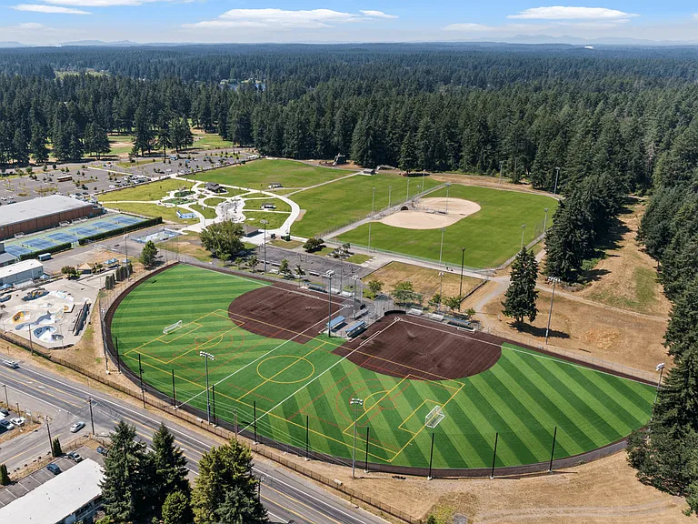 Palisades Apartments is conveniently located near Sprinker Recreation Center and its extensive outdoor recreation facilities.