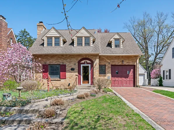 117 S William St, Mount Prospect, IL 60056