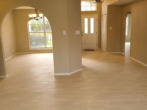 3rd image of 1904 Silverwood Dr