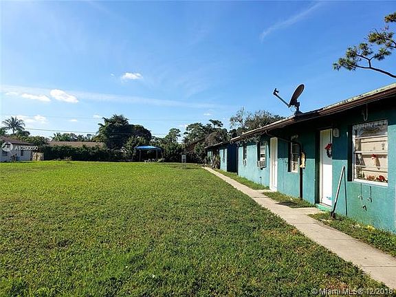 4th image of 2143 Laura Ln