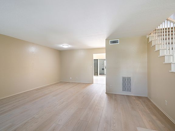 3rd image of 420 Jeremiah Dr Unit B