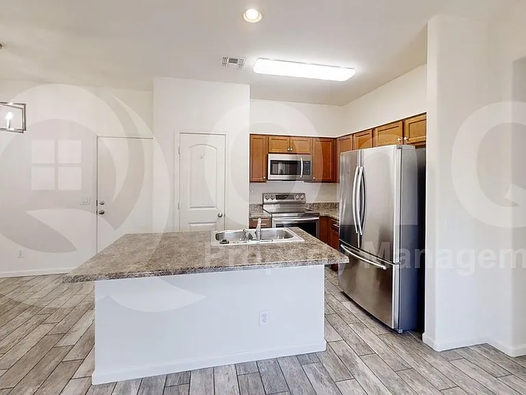 7842 W Cypress St — Photo 3