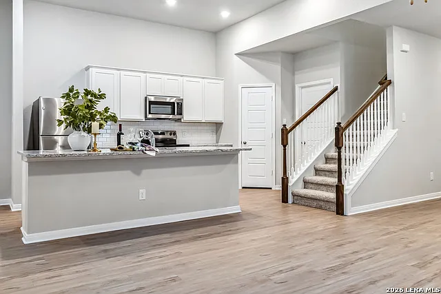 4 bed, 2.5 bath, 3264 sqft, $1,695 — Photo 4