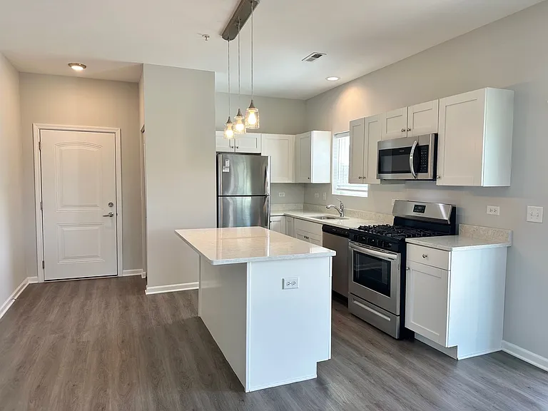 853 E Main St #2F — Photo 2