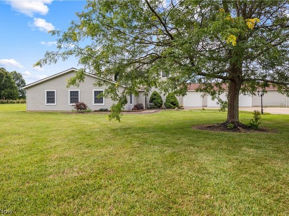 34433 Law Rd, Grafton, OH 44044