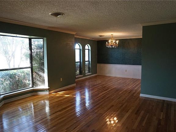 3rd image of 2718 Gilmer Ave