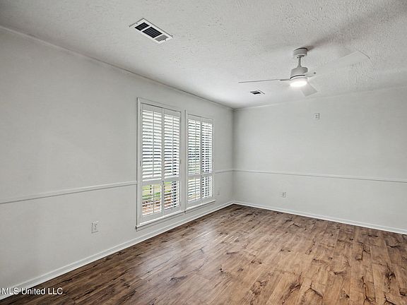 5th image of 5366 Balmoral Dr
