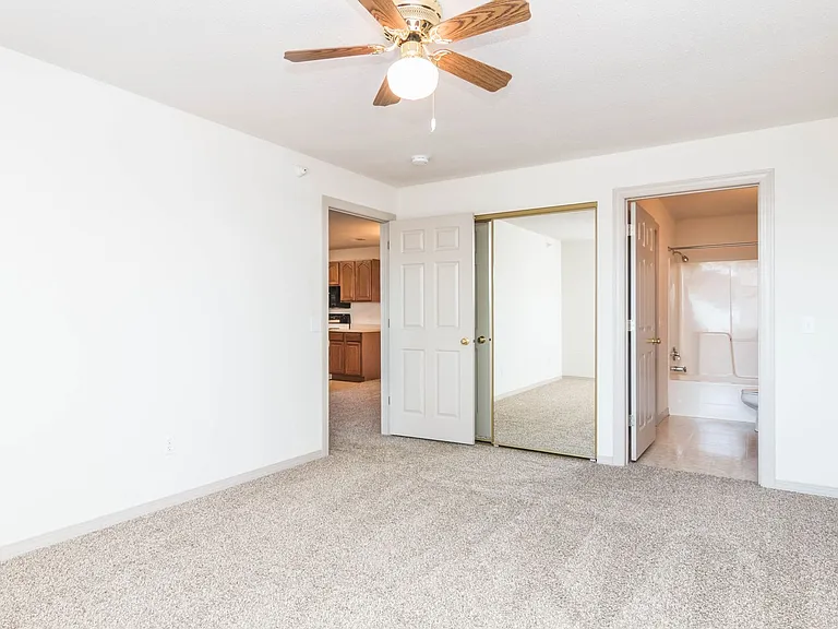 LEXINGTON ESTATES — Photo 18