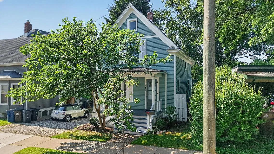 3 bed, 1240 sqft, $3,200 — Photo 2