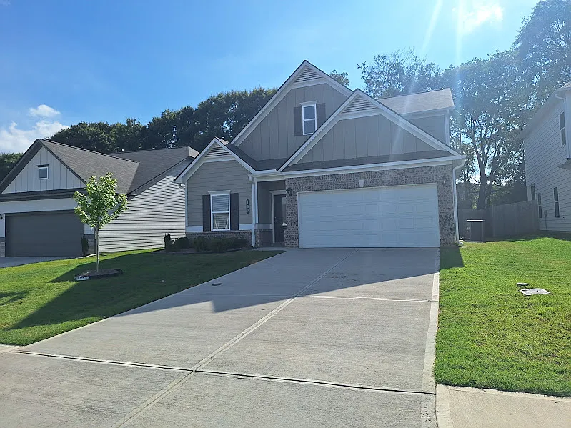 A29 160 Marion Dr - 160 Marion — Photo 2