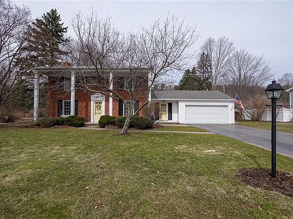 3rd image of 90 Deepwood Dr