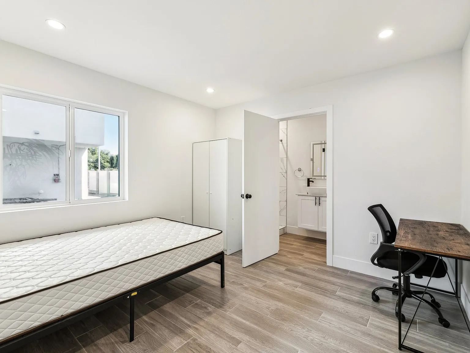 1342 W 37th St - USC DPS — Photo 2