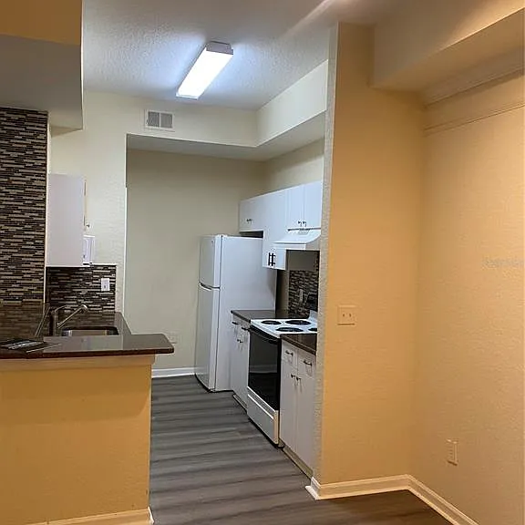 17110 Carrington Park Dr #830 — Photo 2