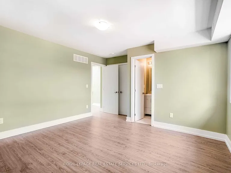 86 Givins St #UPPER — Photo 17