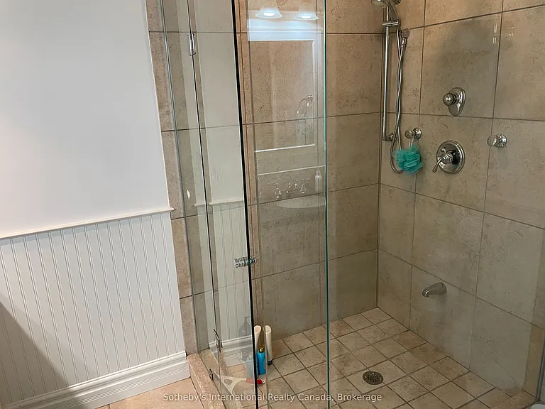 871 Suncrest Cir — Photo 18