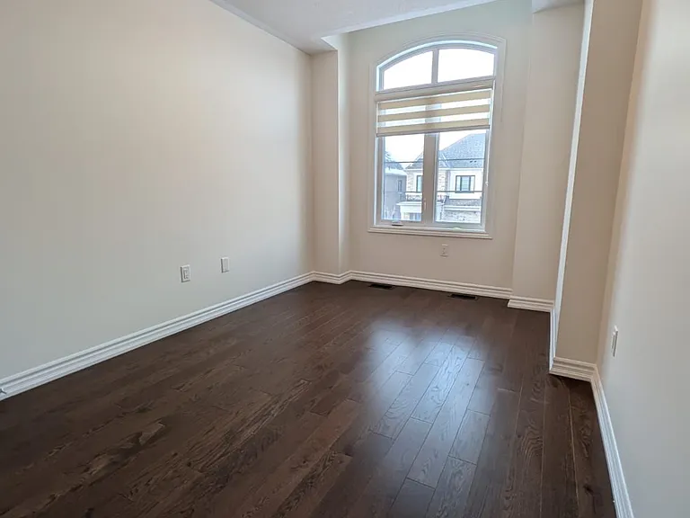 132 Laing Dr — Photo 17