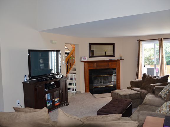 Big living room w/working fireplace.