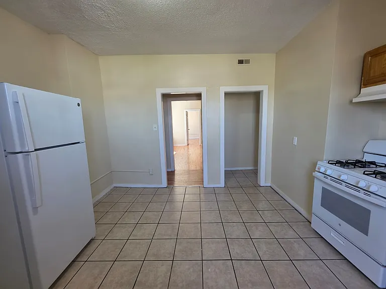 33 Dickerman St #4A — Photo 9