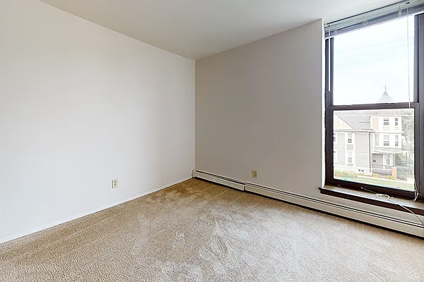 2495 N. Oakland Ave — Photo 34