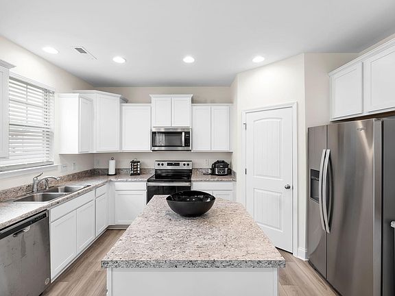 5th image of 475 Hawksbill Dr