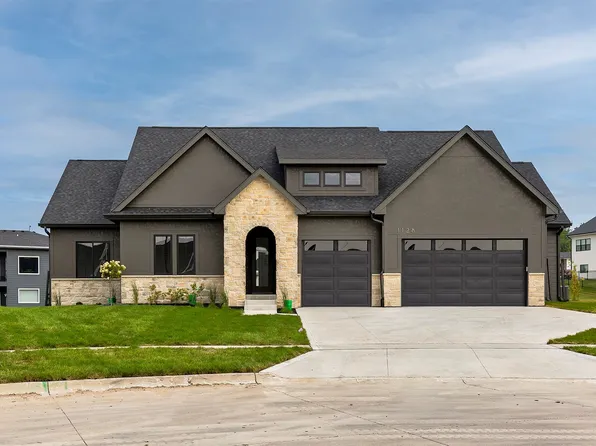 1128 NW 29th Ct, Grimes, IA 50111