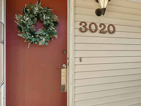 3rd image of 3020 Fir Street SE