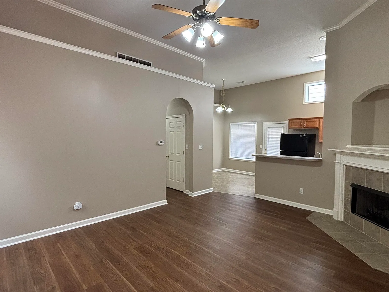 3 bed, 2.0 bath, 1205 sqft, $1,950 — Photo 2