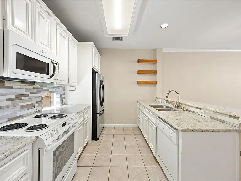 1708 Dennis St — Photo 8